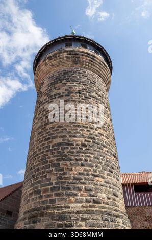 Kaiserburg Nürnberg vom Sinwell Tower, Nürnberg, Deutschland, mit mittelalterlicher Architektur, Königspalast, und historische Gärten. Stockfoto