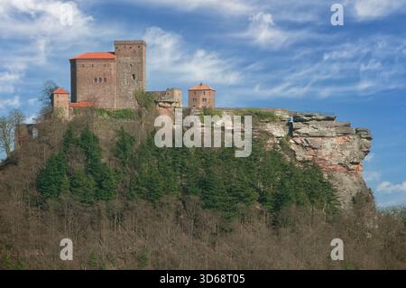 Ruine der Reichsburg Trifels im Pfälzerwald bei Annweiler am Trifels, Rheinland-Pfalz, Deutschland Stockfoto