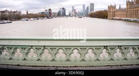 Westminster Bridge, London, Großbritannien. November 2025. Wetter in Großbritannien: Kalter Tag in London. Quelle: Matthew Chattle/Alamy Live News Stockfoto