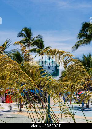 Historische Uhr am Times Square, Fort Myers Beach, Florida, USA Stockfoto