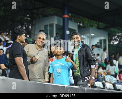Bengaluru, Indien. November 2025. Rohan Bopanna aus Indien bejubelte die indische Damenmannschaft und unterstützte sie während des Gruppenspiels G bei Karnataka State Rasen Tennis Association während der Billie Jean King Cup Playoffs in Bengaluru, Indien. Quelle: Ranjith Kumar/Alamy Live News Stockfoto