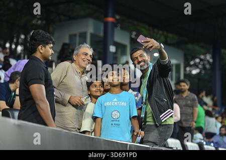 Bengaluru, Indien. November 2025. Rohan Bopanna aus Indien bejubelte die indische Damenmannschaft und unterstützte sie während des Gruppenspiels G bei Karnataka State Rasen Tennis Association während der Billie Jean King Cup Playoffs in Bengaluru, Indien. Quelle: Ranjith Kumar/Alamy Live News Stockfoto