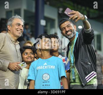 Bengaluru, Indien. November 2025. Rohan Bopanna aus Indien bejubelte die indische Damenmannschaft und unterstützte sie während des Gruppenspiels G bei Karnataka State Rasen Tennis Association während der Billie Jean King Cup Playoffs in Bengaluru, Indien. Quelle: Ranjith Kumar/Alamy Live News Stockfoto