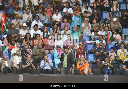 Bengaluru, Indien. November 2025. Rohan Bopanna aus Indien bejubelte die indische Damenmannschaft und unterstützte sie während des Gruppenspiels G bei Karnataka State Rasen Tennis Association während der Billie Jean King Cup Playoffs in Bengaluru, Indien. Quelle: Ranjith Kumar/Alamy Live News Stockfoto