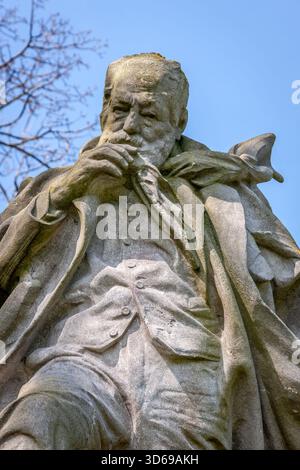 Victor Hugo Statue, Candie Gardens, St. Peters Port, Guernsey, Kanalinseln, UK Stockfoto