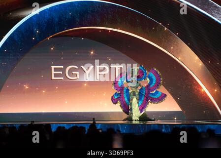 Bangkok, Thailand. November 2025. Sabrina Maged von Miss EGYPT, im National Costume Competition während des 74. Miss Universe Competition 2025, im IMPACT Exhibition and Convention Center, am 19. November 2025 in Bangkok, Thailand. (Foto: Teera Noisakran/SIPA USA) Credit: SIPA USA/Alamy Live News Stockfoto