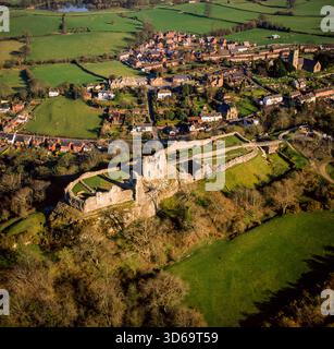 Montgomery Castle, Powys, eine normannische Steinburg mit Blick auf die Stadt Montgomery in Powys, Mid Wales Stockfoto