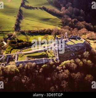 Montgomery Castle, Powys, eine normannische Steinburg mit Blick auf die Stadt Montgomery in Powys, Mid Wales Stockfoto