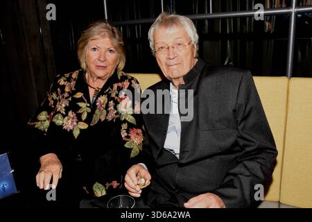 Elke Gerhard Polt Kabarettist Ehrenpreistraeger des Ministerpraesidenten München 18.11.2025 Bergson Kunstkraftwerk München -Bayerisches Staatsministerium für Wissenschaft und Kunst-Bayerischer Kunstpreis Verleihung- Foto München *** Elke Gerhard Polt Kabarettist Ehrenpreisträger des Staatsprämiers München 18 11 2025 Bergson Kunstkraftwerk München Bayerisches Staatsministerium für Wissenschaft und Kunst Präsentation Foto München München Stockfoto