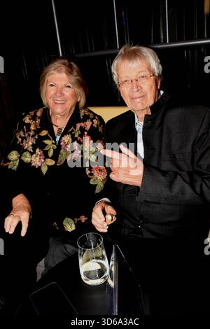 Elke Gerhard Polt Kabarettist Ehrenpreistraeger des Ministerpraesidenten München 18.11.2025 Bergson Kunstkraftwerk München -Bayerisches Staatsministerium für Wissenschaft und Kunst-Bayerischer Kunstpreis Verleihung- Foto München *** Elke Gerhard Polt Kabarettist Ehrenpreisträger des Staatsprämiers München 18 11 2025 Bergson Kunstkraftwerk München Bayerisches Staatsministerium für Wissenschaft und Kunst Präsentation Foto München München Stockfoto