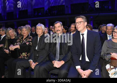 Dr. Katja Wildermuth Bayerischer Rundfunk Intendantin Christine Gerhard Polt Kabarettist Ehrenpreistraeger des Ministerpraesidenten Dr Markus Soeder Ministerpraesident Markus Blume Wissenschaft Kunstminister Muenchen 18.11.2025 Bergson Kunstkraftwerk Muenchen -Bayerisches Staatsministerium für Wissenschaft und Kunst-Bayerischer Kunstpreis Verleihung- Foto Muenchen *** Dr. Katja Wildermuth Bayerischer Rundfunk 2025 Stockfoto
