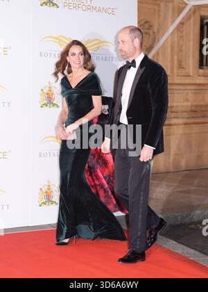 Der Prinz und die Prinzessin von Wales kommen zur Royal Variety Performance in der Royal Albert Hall, London. Bilddatum: Mittwoch, 19. November 2025. Stockfoto
