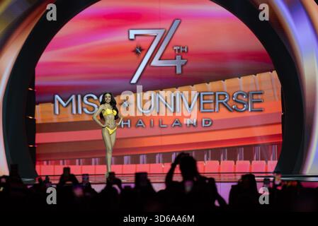 Praveenar Singh, aus Miss Universe, Thailand. , . Im IMPACT Exhibition and Convention Center am 19. November 2025 in Bangkok, Thailand. (Foto: Teera Noisakran/SIPA USA) Credit: SIPA USA/Alamy Live News Stockfoto
