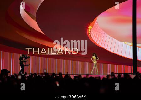 Praveenar Singh, aus Miss Universe, Thailand. , . Im IMPACT Exhibition and Convention Center am 19. November 2025 in Bangkok, Thailand. (Foto: Teera Noisakran/SIPA USA) Credit: SIPA USA/Alamy Live News Stockfoto