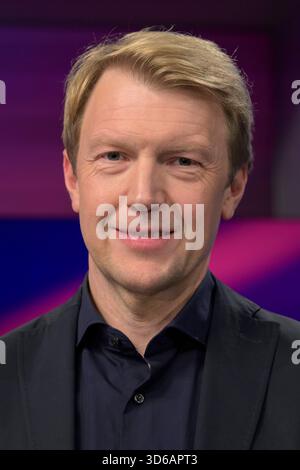 GER, Berlin, Studio, zu Gast bei - maischberger, Polittalk, TV, Format, mit Moderatorin - Sandra Maischberger, das erste, aus Adlershof - am Studio 20, im Bild v.l.: Markus Preiß ARD, 19.11.2025, Copyright: HMBxMedia/UwexKoch Stockfoto