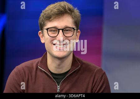 GER, Berlin, Studio, zu Gast bei - maischberger, Polittalk, TV, Format, mit Moderatorin - Sandra Maischberger, das erste, aus Adlershof - am Studio 20, im Bild v.l.: Philipp Tüermer SPD, Vorsitzender der Jusos, 19.11.2025, Copyright: HMBxMedia/UwexKoch Stockfoto