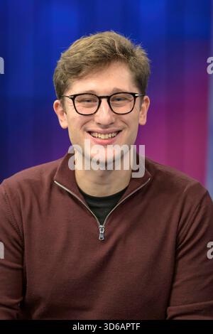 GER, Berlin, Studio, zu Gast bei - maischberger, Polittalk, TV, Format, mit Moderatorin - Sandra Maischberger, das erste, aus Adlershof - am Studio 20, im Bild v.l.: Philipp Tüermer SPD, Vorsitzender der Jusos, 19.11.2025, Copyright: HMBxMedia/UwexKoch Stockfoto