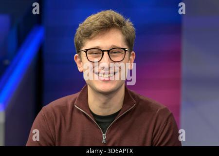 GER, Berlin, Studio, zu Gast bei - maischberger, Polittalk, TV, Format, mit Moderatorin - Sandra Maischberger, das erste, aus Adlershof - am Studio 20, im Bild v.l.: Philipp Tüermer SPD, Vorsitzender der Jusos, 19.11.2025, Copyright: HMBxMedia/UwexKoch Stockfoto