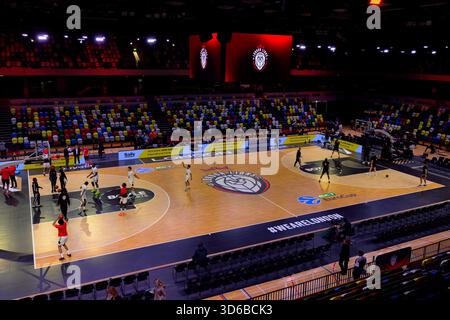 London, Großbritannien. November 2025. Allgemeiner Blick in die Copper Box Arena vor dem BKT EuroCup Spiel zwischen London Lions gegen Cosea JL Bourg-en-Bresse in der Copper Box Arena in London, England. (Foto von Keeran Marquis/Sports Press Photo/SPP) Credit: SPP Sport Press Photo. /Alamy Live News Stockfoto