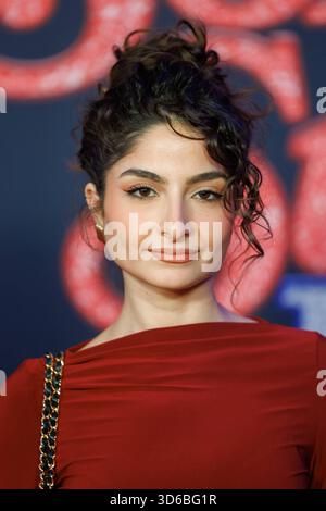 Premiere - Song Sung Blue - Ischtar Isik bei der Europapremiere zu dem Kinofilm Song Sung Blue im Zoo Palast am 19.11.2025 in Berlin. *** Premiere Song Sung Blue Ishtar Isik bei der europäischen Premiere des Films Song Sung Blue im Zoo Palast am 19 11 2025 in Berlin Copyright: XEventpressxKochanx Stockfoto