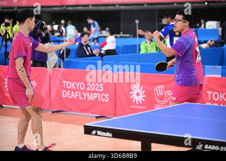Tokio, Japan. November 2025. Yuki Ito & Koto Kawaguchi (JPN) Tischtennis : 2. Runde der Männer während TOKIO 2025 DEAFLYMPICS am Tokio Metropolitan Gymnasium in Tokio, Japan. Quelle: AFLO SPORT/Alamy Live News Stockfoto