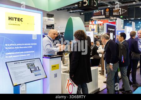 Allgemeine Ansicht des Pavillons der luxemburgischen Raumfahrtagentur mit mehreren Ausstellern, die das luxemburgische Raumfahrtökosystem auf der Space Tech Expo Europe 2025 auf der Messe Bremen am 19. November 2025 repräsentieren. Stockfoto