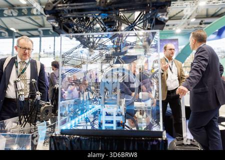 Allgemeine Ansicht des Pavillons der luxemburgischen Raumfahrtagentur mit mehreren Ausstellern, die das luxemburgische Raumfahrtökosystem auf der Space Tech Expo Europe 2025 auf der Messe Bremen am 19. November 2025 repräsentieren. Stockfoto