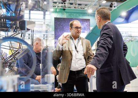 Allgemeine Ansicht des Pavillons der luxemburgischen Raumfahrtagentur mit mehreren Ausstellern, die das luxemburgische Raumfahrtökosystem auf der Space Tech Expo Europe 2025 auf der Messe Bremen am 19. November 2025 repräsentieren. Stockfoto