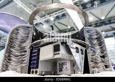 Allgemeine Ansicht des Pavillons der luxemburgischen Raumfahrtagentur mit mehreren Ausstellern, die das luxemburgische Raumfahrtökosystem auf der Space Tech Expo Europe 2025 auf der Messe Bremen am 19. November 2025 repräsentieren. Stockfoto