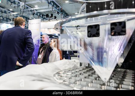 Allgemeine Ansicht des Pavillons der luxemburgischen Raumfahrtagentur mit mehreren Ausstellern, die das luxemburgische Raumfahrtökosystem auf der Space Tech Expo Europe 2025 auf der Messe Bremen am 19. November 2025 repräsentieren. Stockfoto