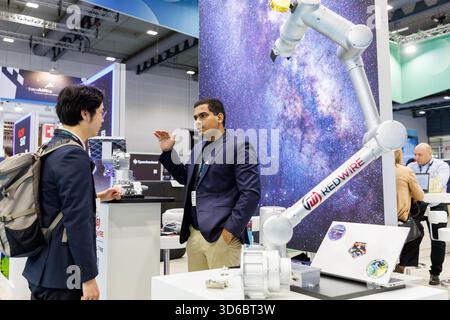 Allgemeine Ansicht des Pavillons der luxemburgischen Raumfahrtagentur mit mehreren Ausstellern, die das luxemburgische Raumfahrtökosystem auf der Space Tech Expo Europe 2025 auf der Messe Bremen am 19. November 2025 repräsentieren. Stockfoto
