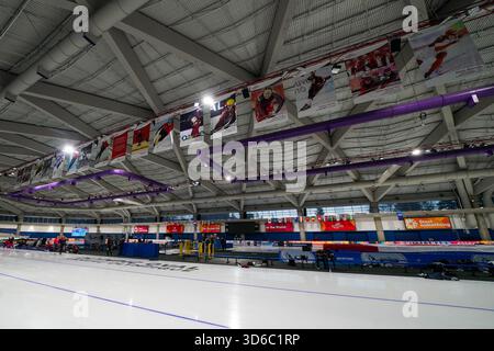 Calgary, Kanada. November 2025. CALGARY, KANADA - 19. NOVEMBER: Allgemeiner Blick auf die Eislaufbahn während eines Trainings vor der ISU World Cup Speed Skating im Olympischen Oval am 19. November 2025 in Calgary, Kanada (Foto: Andre Weening/Orange Pictures) Credit: Orange Pics BV/Alamy Live News Stockfoto