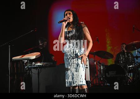 UK. November 2025. LONDON, ENGLAND - 19. NOVEMBER: Joy Crookes tritt am 19. November 2025 in London auf. CAP/MAR © MAR/Capital Pictures Credit: Capital Pictures/Alamy Live News Stockfoto