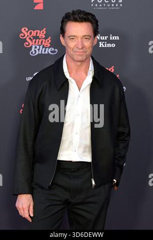 Hugh Jackman bei der Europapremiere des Kinofilms Song Sung Blue im Zoo Palast. Berlin, 19.11.2025 *** Hugh Jackman bei der europäischen Premiere des Films Song Sung Blue im Zoo Palast Berlin, 19 11 2025 Foto:XM.xBehrensx/xFuturexImagex Blue 5157 Stockfoto