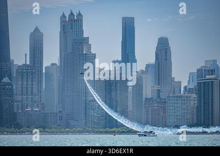 Thunderbirds-Jets führen bei der Chicago Air & Water Show Präzisionsflugzeuge am Himmel durch. Stockfoto