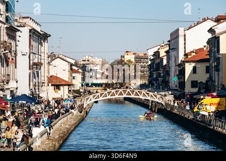 Mailand, Italien - 19. März 2025: Navigli-Kanäle und Brücken in Mailand, Italien Stockfoto