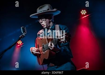 Musikkonzert - Micah P. Hinson - Tour 2025 Micha P. Hinson während Micah P. Hinson - Tour 2025, Musikkonzert in Rom, Italien, 19. November 2025 Rom Mönch Roma Italien Copyright: XTommasoxNotarangelox/xLiveMediax LPM 2150670 Stockfoto