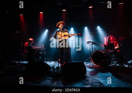 Musikkonzert - Micah P. Hinson - Tour 2025 Micha P. Hinson Band während Micah P. Hinson - Tour 2025, Musikkonzert in Rom, Italien, 19. November 2025 Rome Monk Roma Italy Copyright: XTommasoxNotarangelox/xLiveMediax LPM 2150677 Stockfoto