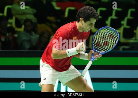 Bologna, Bretagne, Italien. November 2025. Jaume Munar aus Spanien während des Davis Cup 2025, Finale 8, Tennisveranstaltung am 19. November 2025 in Bologna, Italien - Foto Laurent Lairys (Foto: © Laurent Lairys/ZUMA Press Wire) NUR REDAKTIONELLE VERWENDUNG! Nicht für kommerzielle ZWECKE! Stockfoto