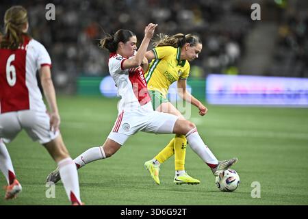 Stockholm, Schweden. November 2025. STOCKHOLM, SCHWEDEN 20251120Ajax Isa Colin gegen Vilde Hasund von Hammarby im Qualifikationsspiel 2 von 2 zwischen Hammarby IF und AFC Ajax in 3Arena. Foto: Pontus Lundahl/TT/Code 10050 dieser Text ist automatisch übersetzt Credit: TT News Agency/Alamy Live News Stockfoto