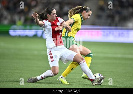 Stockholm, Schweden. November 2025. STOCKHOLM, SCHWEDEN 20251120Isa Colin von Ajax gegen Vilde Hasund von Hammarby während des Qualifikationsspiels der UEFA Women's Europa Cup zwischen Hammarby IF und AFC Ajax in der Stockholm Arena (3Arena) am 20. November 2025 in Stockholm, Schweden. Foto: Pontus Lundahl/TT/Code 10050 dieser Text ist automatisch übersetzt Credit: TT News Agency/Alamy Live News Stockfoto