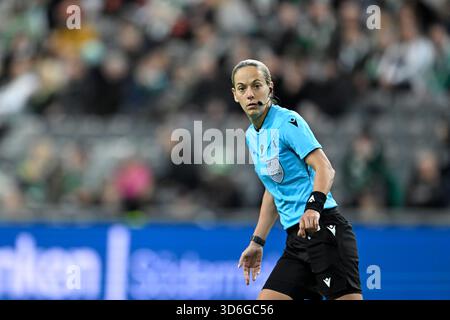 Stockholm, Schweden. November 2025. STOCKHOLM, SCHWEDEN 20251120Referee Ivana Martinčić während des Qualifikationsspiels 2 von 2 zwischen Hammarby IF und AFC Ajax am Donnerstag in der 3Arena. Foto: Pontus Lundahl/TT/Code 10050 dieser Text ist automatisch übersetzt Credit: TT News Agency/Alamy Live News Stockfoto