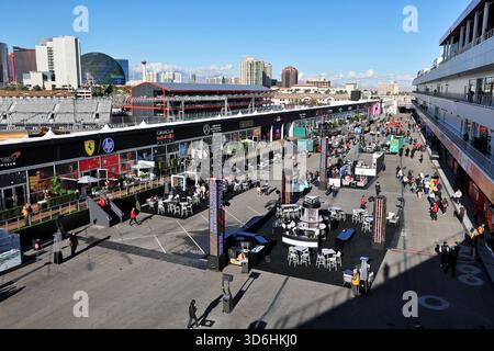 Las Vegas, USA. November 2025. Fahrerlager-Atmosphäre. 20.11.2025. Formel-1-Weltmeisterschaft, Rd 22, Las Vegas Grand Prix, Las Vegas, Nevada, USA, Guthaben am Übungstag: James Moy/Alamy Live News Stockfoto