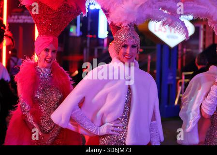 Las Vegas, USA. November 2025. Fahrerlager-Atmosphäre. 20.11.2025. Formel-1-Weltmeisterschaft, Rd 22, Las Vegas Grand Prix, Las Vegas, Nevada, USA, Guthaben am Übungstag: James Moy/Alamy Live News Stockfoto