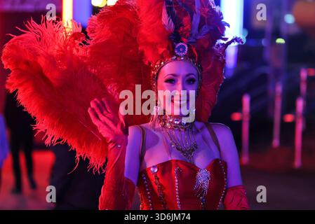 Las Vegas, USA. November 2025. Fahrerlager-Atmosphäre. 20.11.2025. Formel-1-Weltmeisterschaft, Rd 22, Las Vegas Grand Prix, Las Vegas, Nevada, USA, Guthaben am Übungstag: James Moy/Alamy Live News Stockfoto
