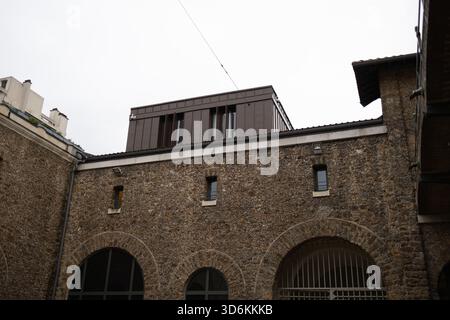 Paris, Frankreich. November 2025. Ansicht des Gefängnisses La Sante nach dem Besuch des französischen Justizministers im Gefängnis La Sante in Paris am 21. November 2025. Foto: Raphael Lafargue/ABACAPRESS.COM Credit: Abaca Press/Alamy Live News Stockfoto