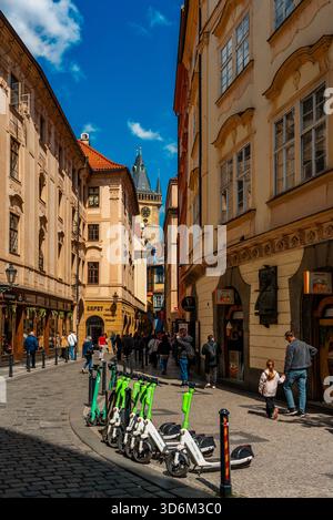 Prag, Tschechische Republik - 09.05.2025: Historischer Blick auf das Alte Rathaus. Stockfoto