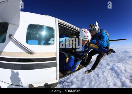 Fallschirmspringen lernen – beschleunigter Freifall Stockfoto