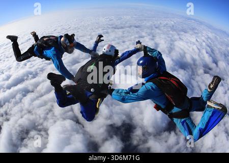 Fallschirmspringen lernen – beschleunigter Freifall Stockfoto