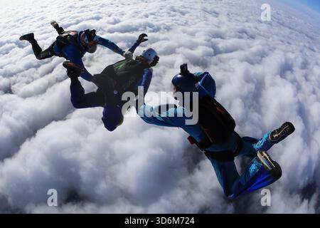 Fallschirmspringen lernen – beschleunigter Freifall Stockfoto